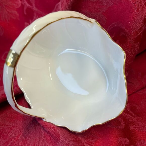 Vintage Toyo Elegance White Porcelain Trinket Basket - Picture 7 of 9